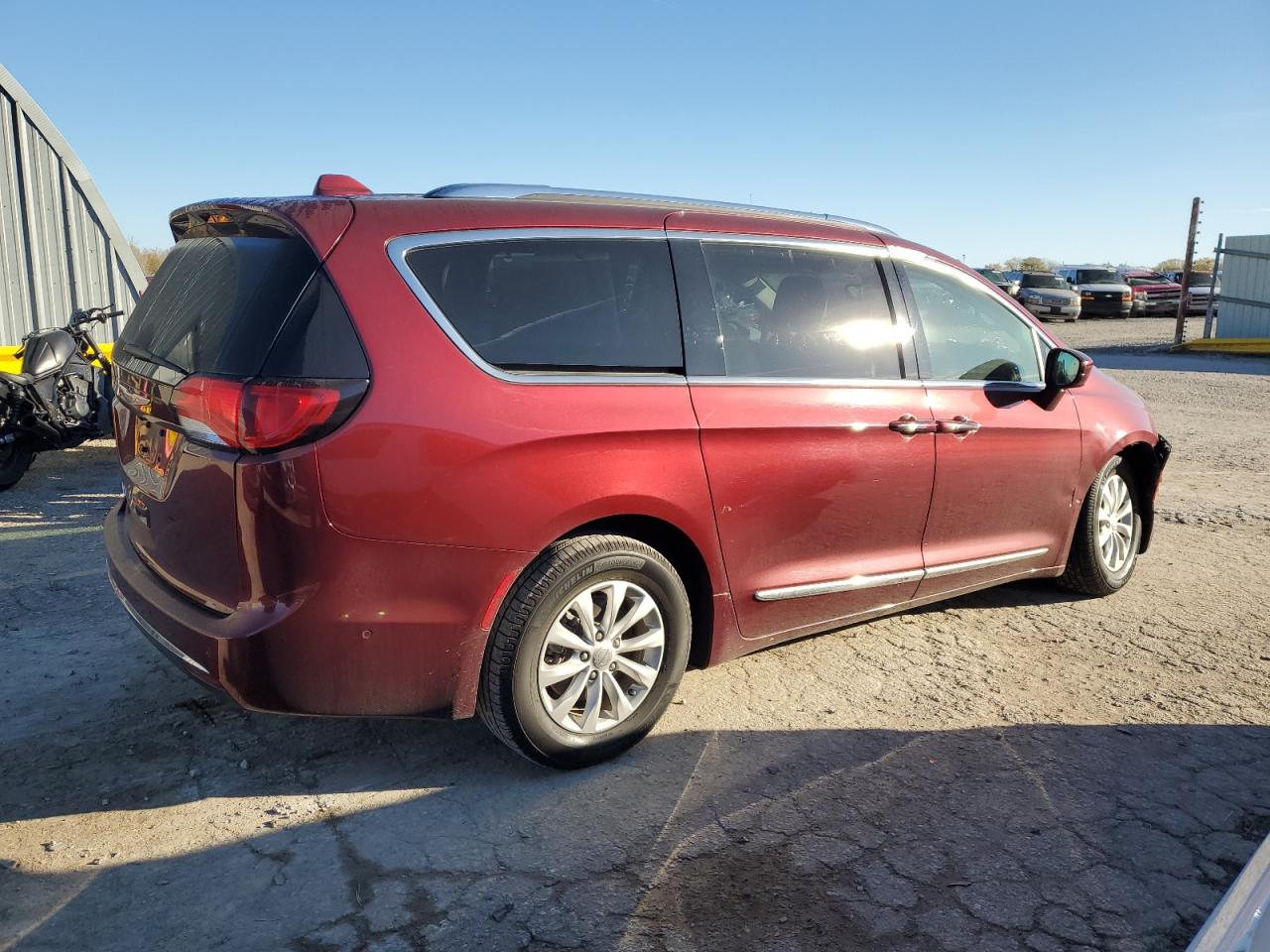2019 Chrysler Pacifica VIN 2C4RC1BG5KR549331 Copart auction photo, front end / side damage thumbnail 3