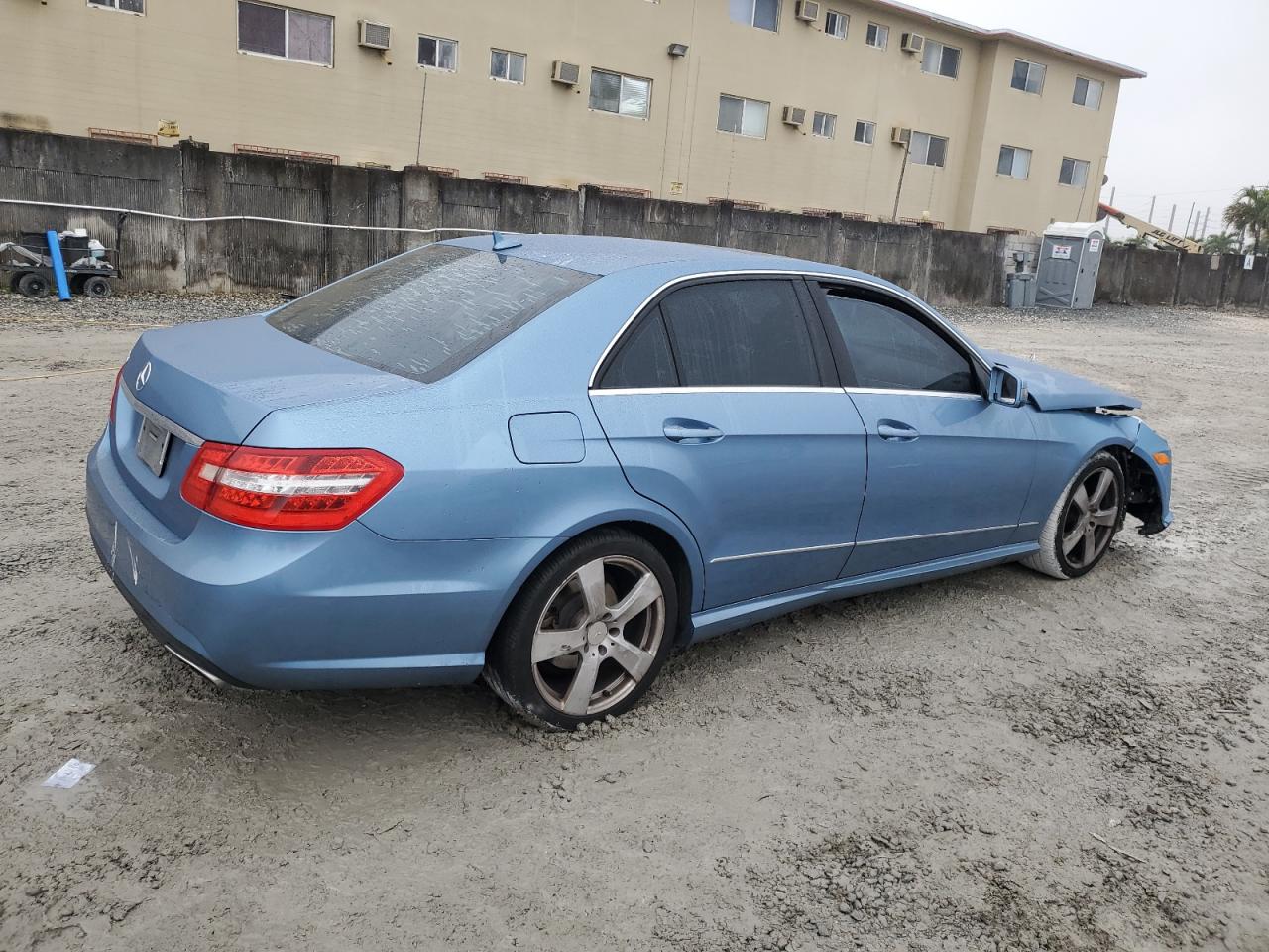 2010 Mercedes-Benz E-klasse VIN WDDHF5GB0AA128195 Copart auction photo, front end damage thumbnail 3