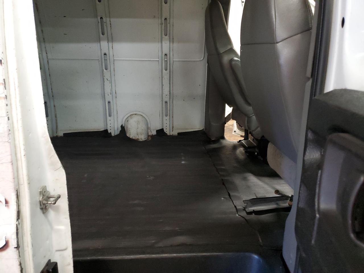2006 Chevrolet Express VIN 1GCHG35U961158819 Copart auction photo, front end damage thumbnail 10