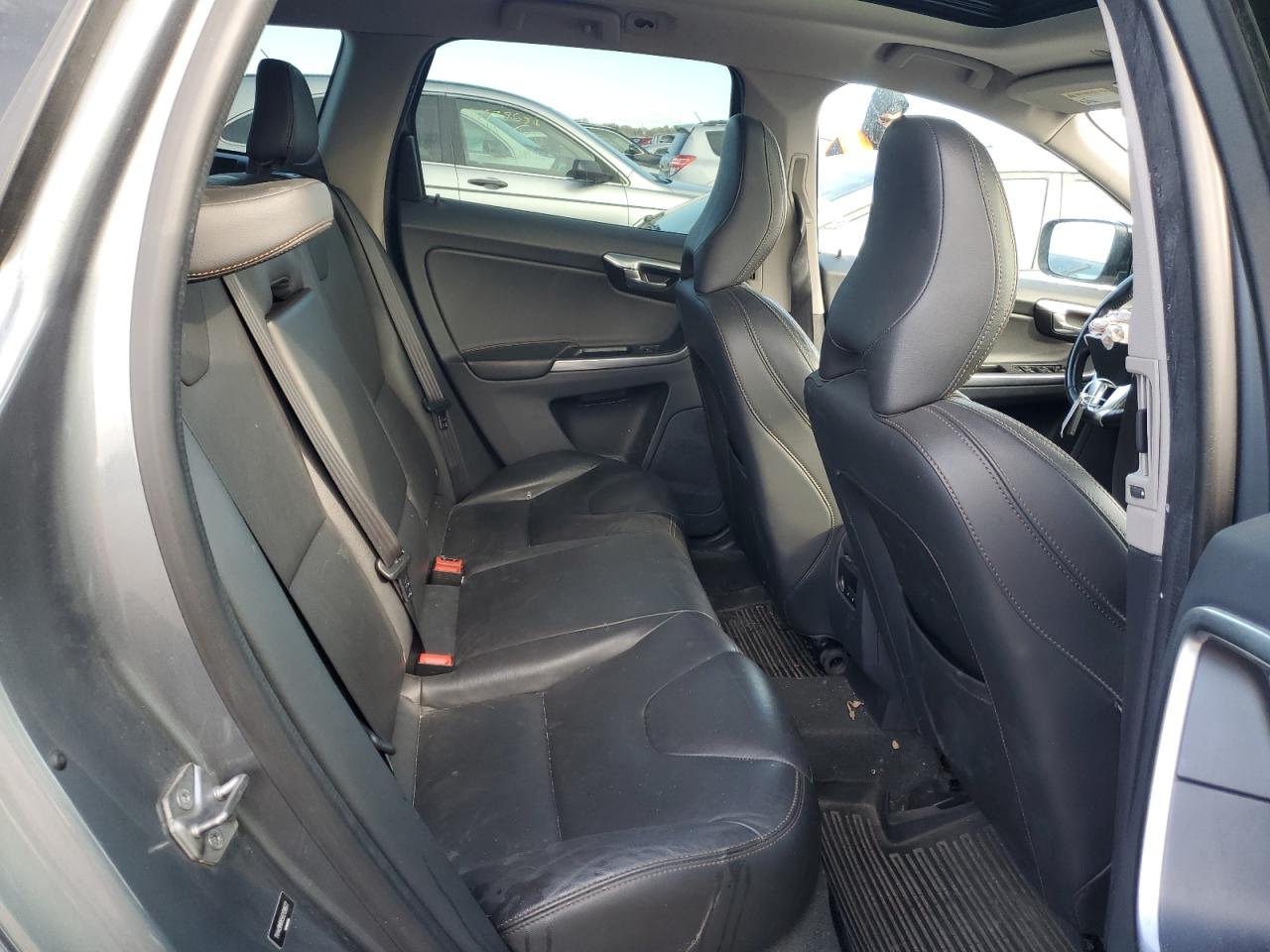 2017 Volvo XC60 VIN YV449MRR5H2138677 Copart auction photo, front end / minor dent/scratches damage thumbnail 10