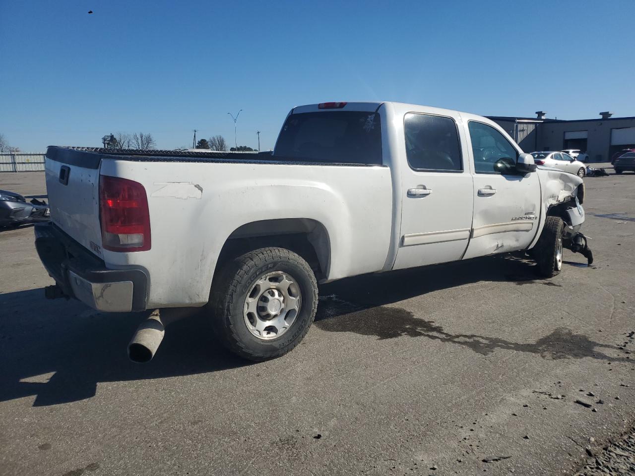 2007 GMC Sierra VIN 1GTHK23697F501825 Copart auction photo, front end / side damage thumbnail 3