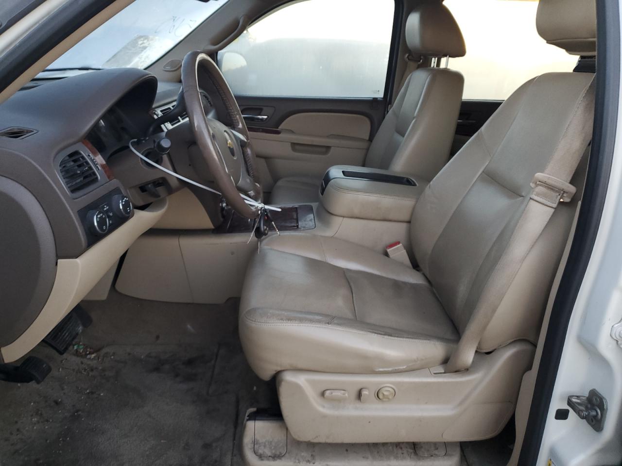 2013 Chevrolet Avalanche VIN 3GNTKGE79DG261304 Copart auction photo, rear end / minor dent/scratches damage thumbnail 7