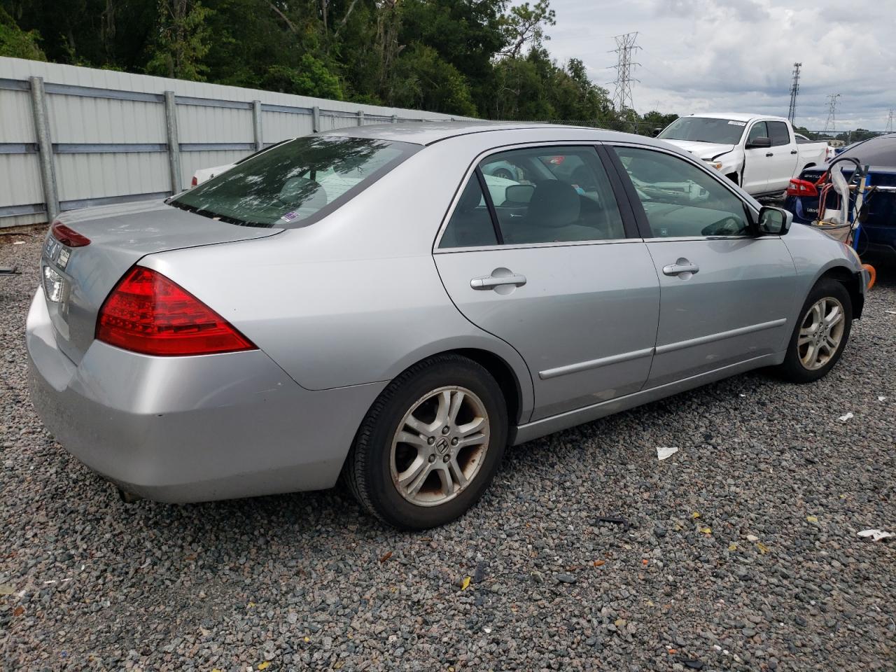 2007 Honda Accord VIN 1HGCM563X7A001033 Copart auction photo, side / front end damage thumbnail 3