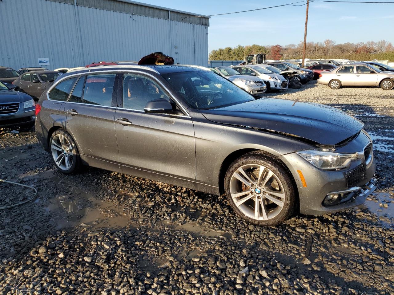 2017 BMW 3er VIN WBA8J1C39HA018561 Copart auction photo, front end damage thumbnail 4