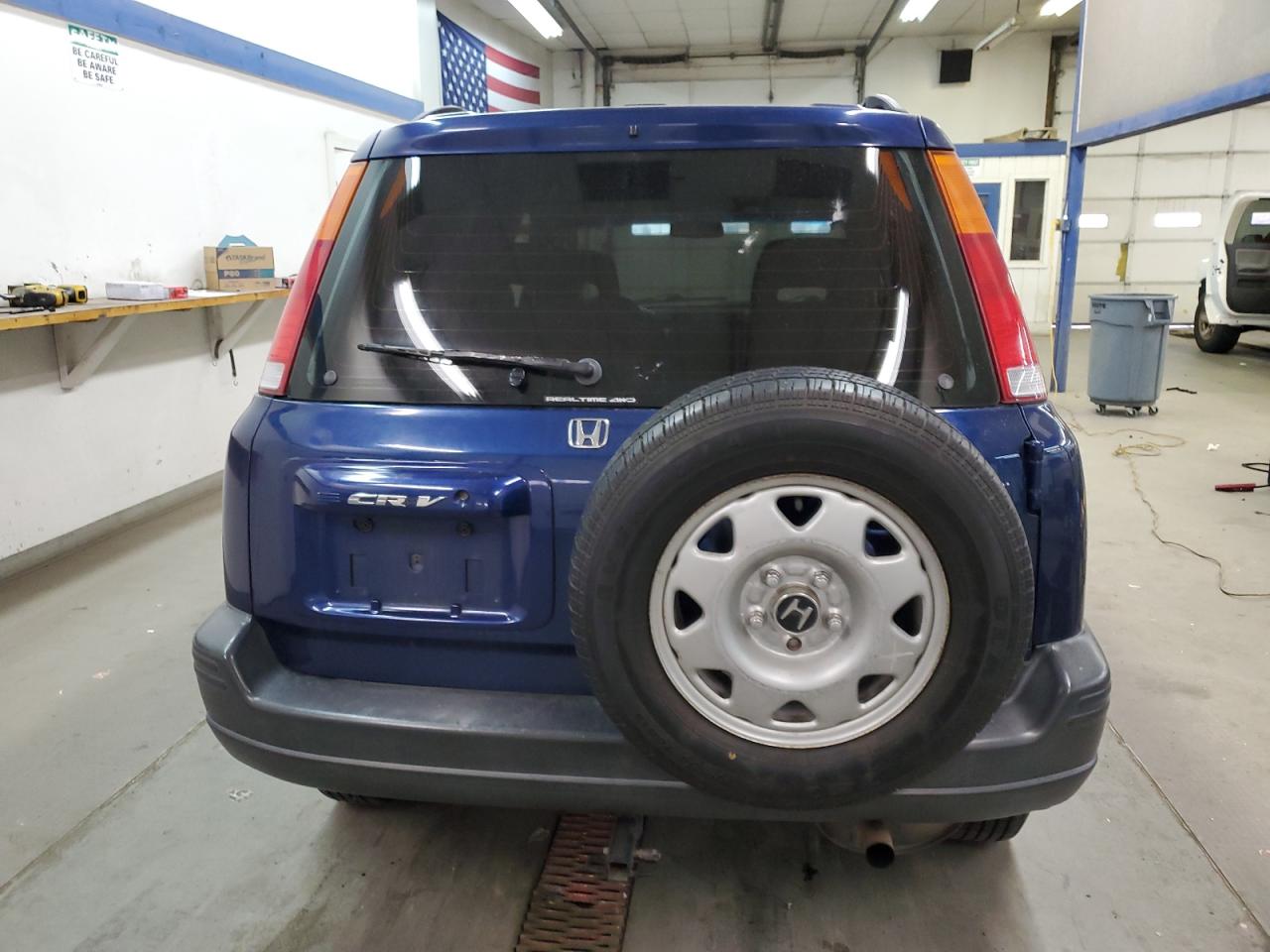 1998 Honda CR-V VIN JHLRD1846WC047956 Copart auction photo, vandalism / stripped damage thumbnail 6