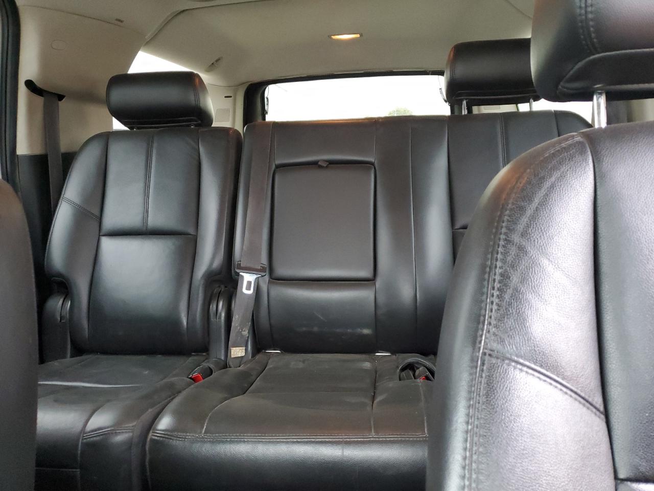 2009 Chevrolet Suburban VIN 1GNFK26349R255803 Copart auction photo, front end / side damage thumbnail 10