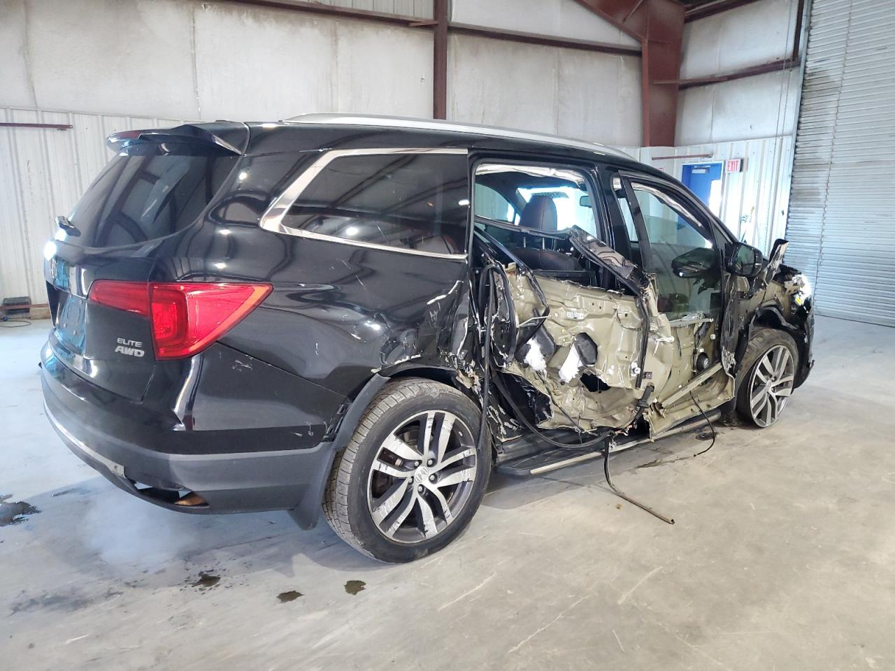 2017 Honda Pilot VIN 5FNYF6H05HB075508 Copart auction photo, side / front end damage thumbnail 3