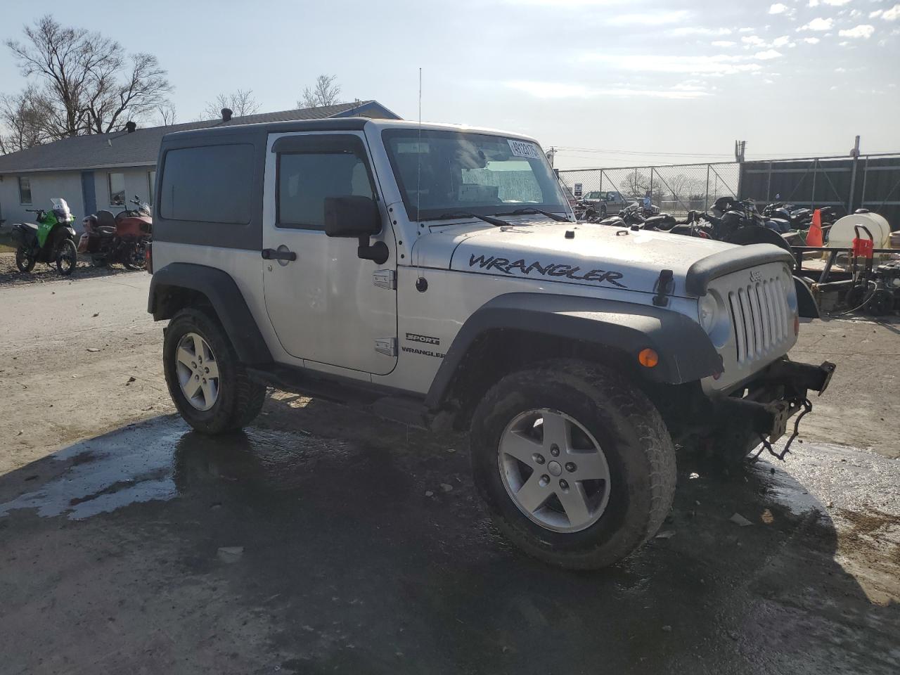 2011 Jeep Wrangler VIN 1J4AA2D10BL520940 Copart auction photo, front end / rear end damage thumbnail 4