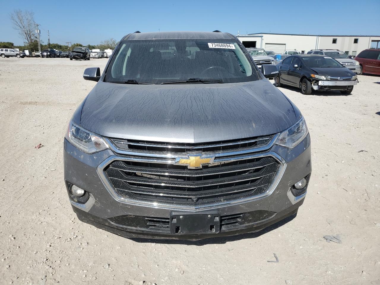 2020 Chevrolet Traverse VIN 1GNEVHKW6LJ304592 Copart auction photo, rear end / minor dent/scratches damage thumbnail 5