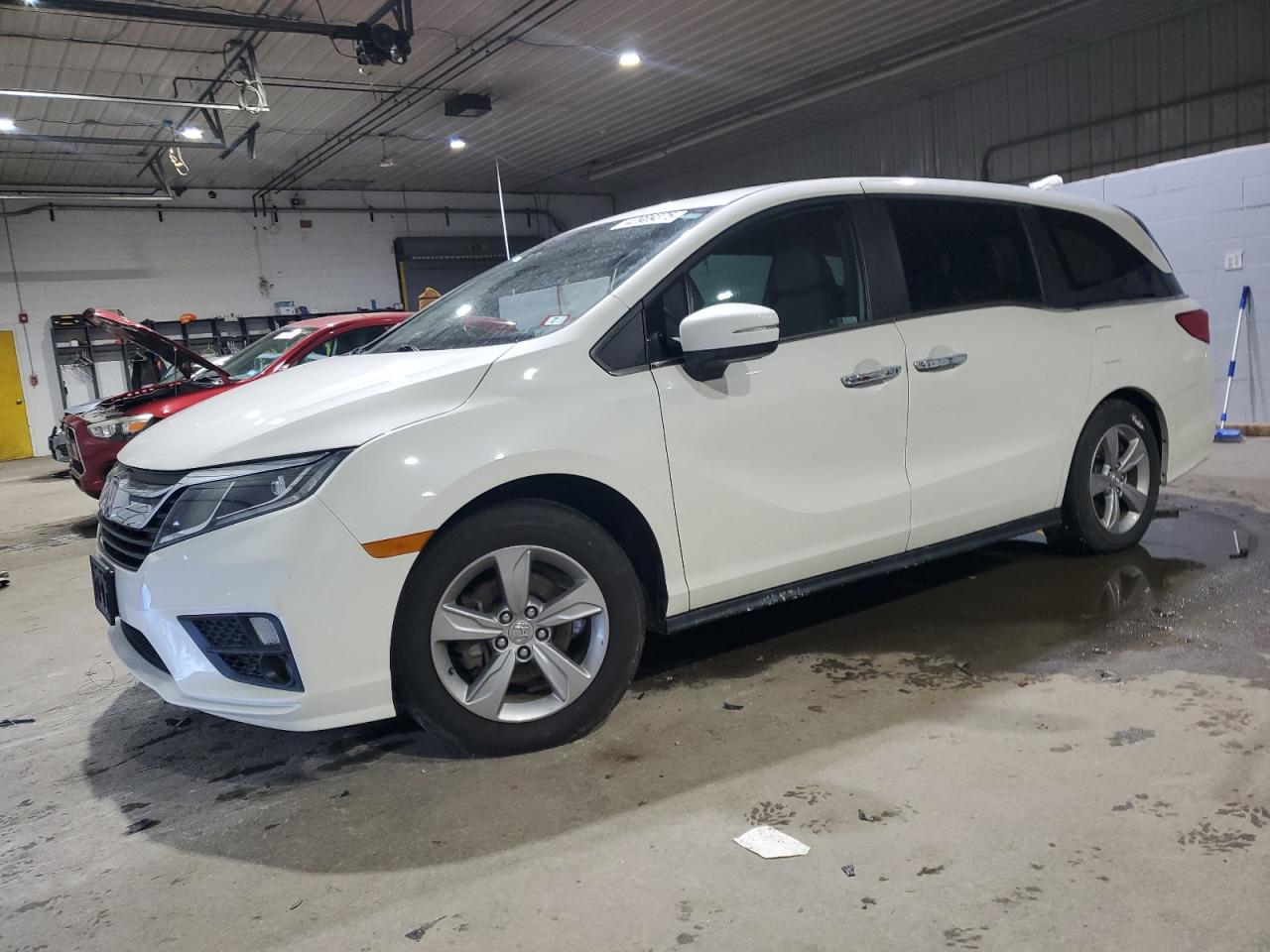 2018 Honda Odyssey VIN 5FNRL6H74JB096270