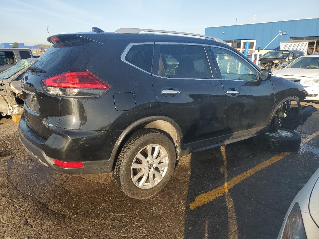 2017 Nissan Rogue VIN KNMAT2MV1HP573649 Copart auction photo, front end damage thumbnail 3