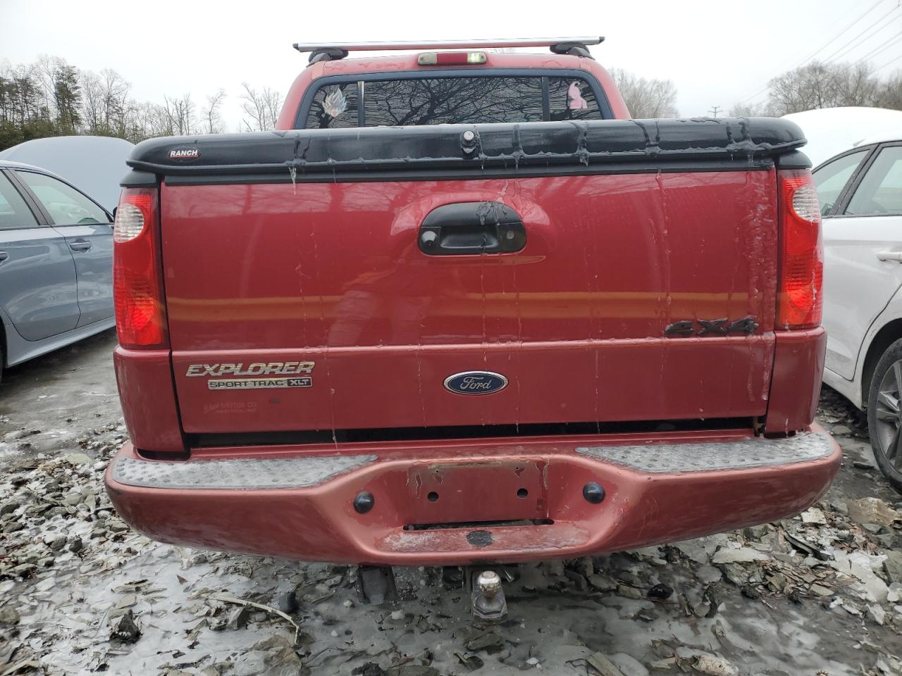 2005 Ford Explorer VIN 1FMDU77K55UA00643 Copart auction photo, front end damage thumbnail 6