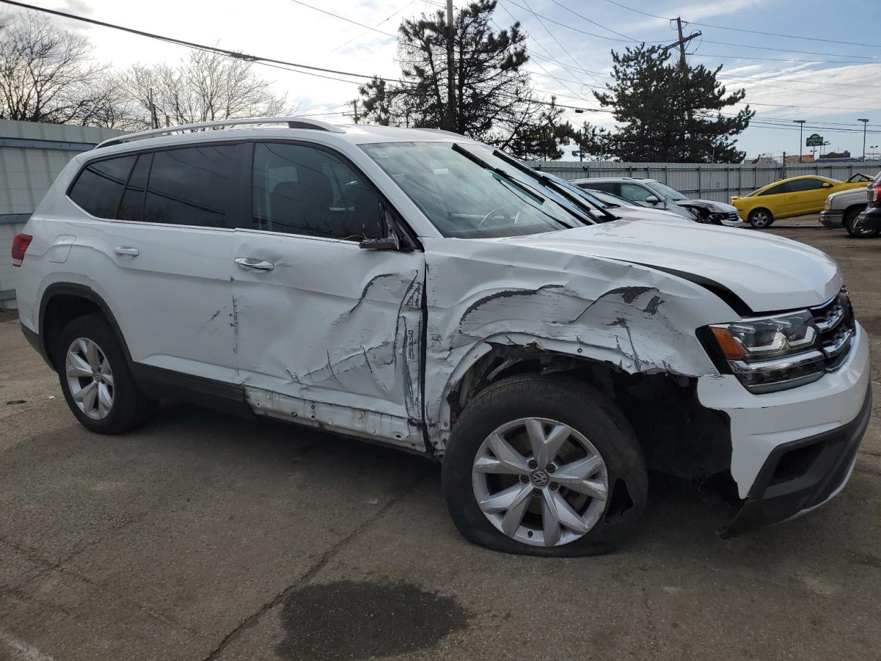 2019 Volkswagen Atlas VIN 1V2AP2CAXKC614103 Copart auction photo, front end / side damage thumbnail 4