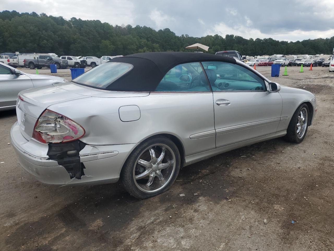 2004 Mercedes-Benz CLK-klasse VIN WDBTK65GX4T017827 Copart auction photo, front end / rear end damage thumbnail 3
