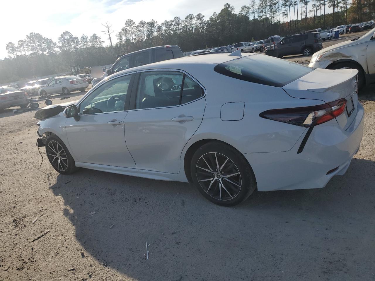 2022 Toyota Camry VIN 4T1G11AK6NU498704 Copart auction photo, front end damage thumbnail 2