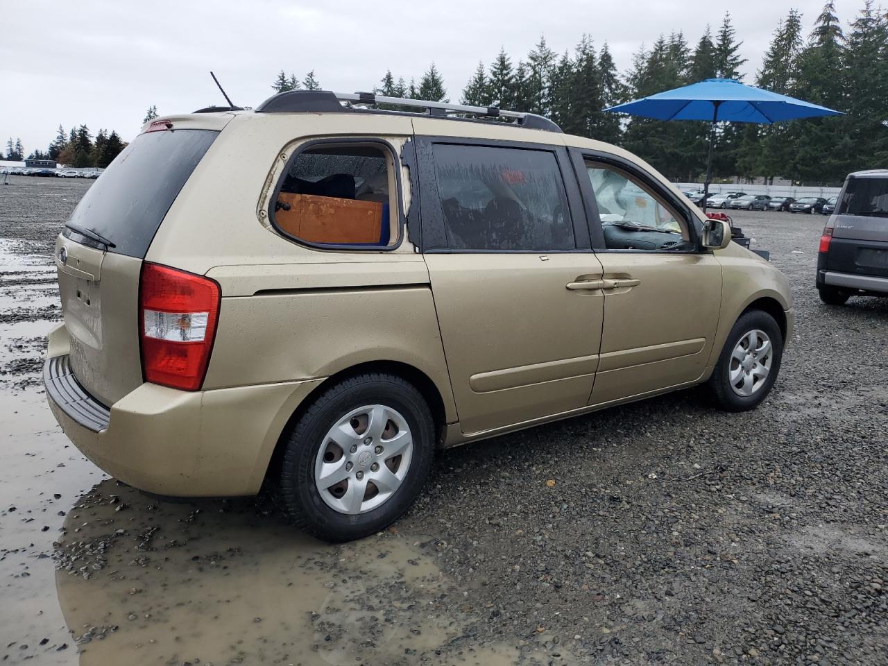 2007 KIA Sedona VIN KNDMB133676124966 Copart auction photo, vandalism damage thumbnail 3