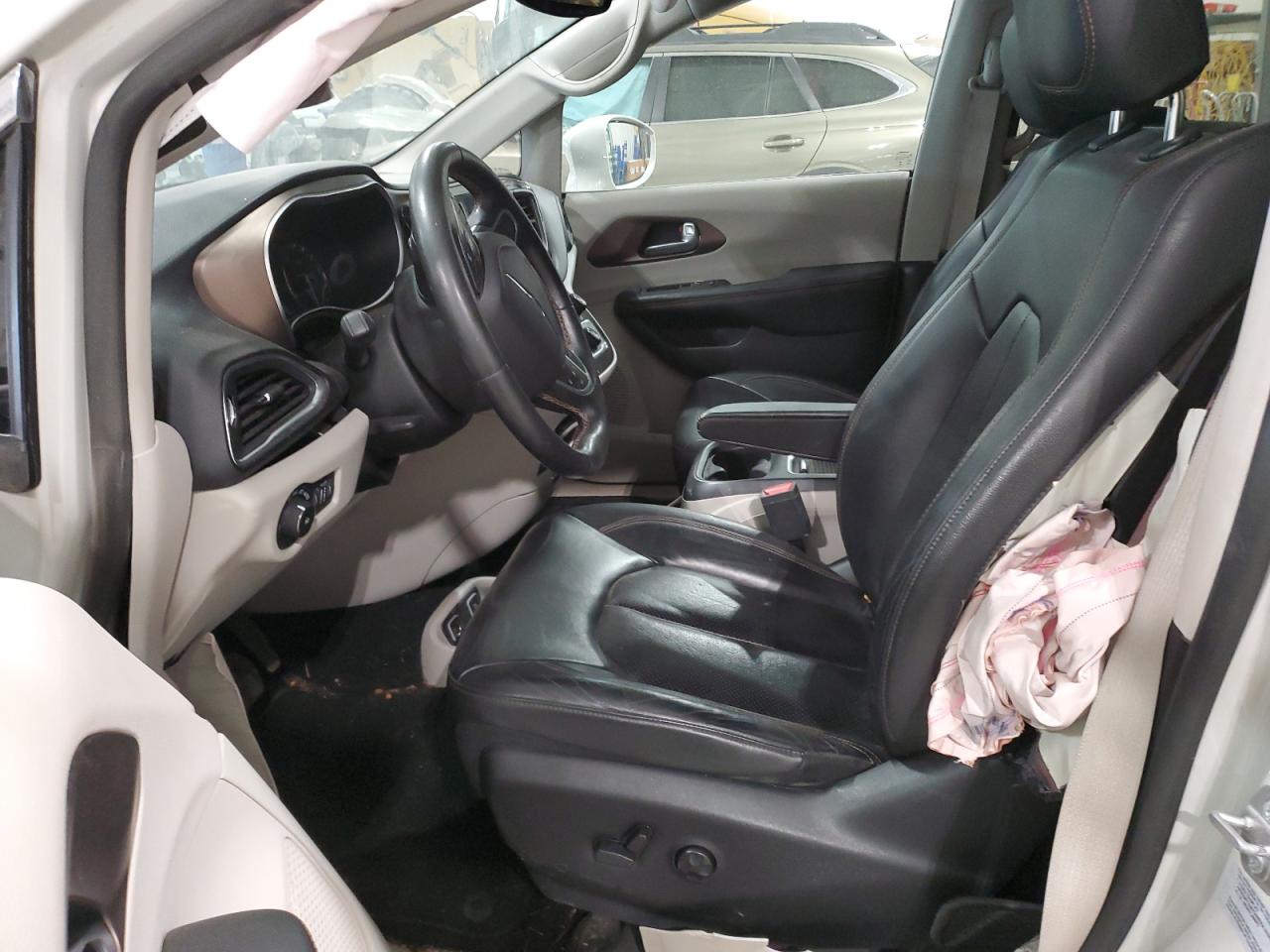 2017 Chrysler Pacifica VIN 2C4RC1EG1HR570178 Copart auction photo, side / front end damage thumbnail 7