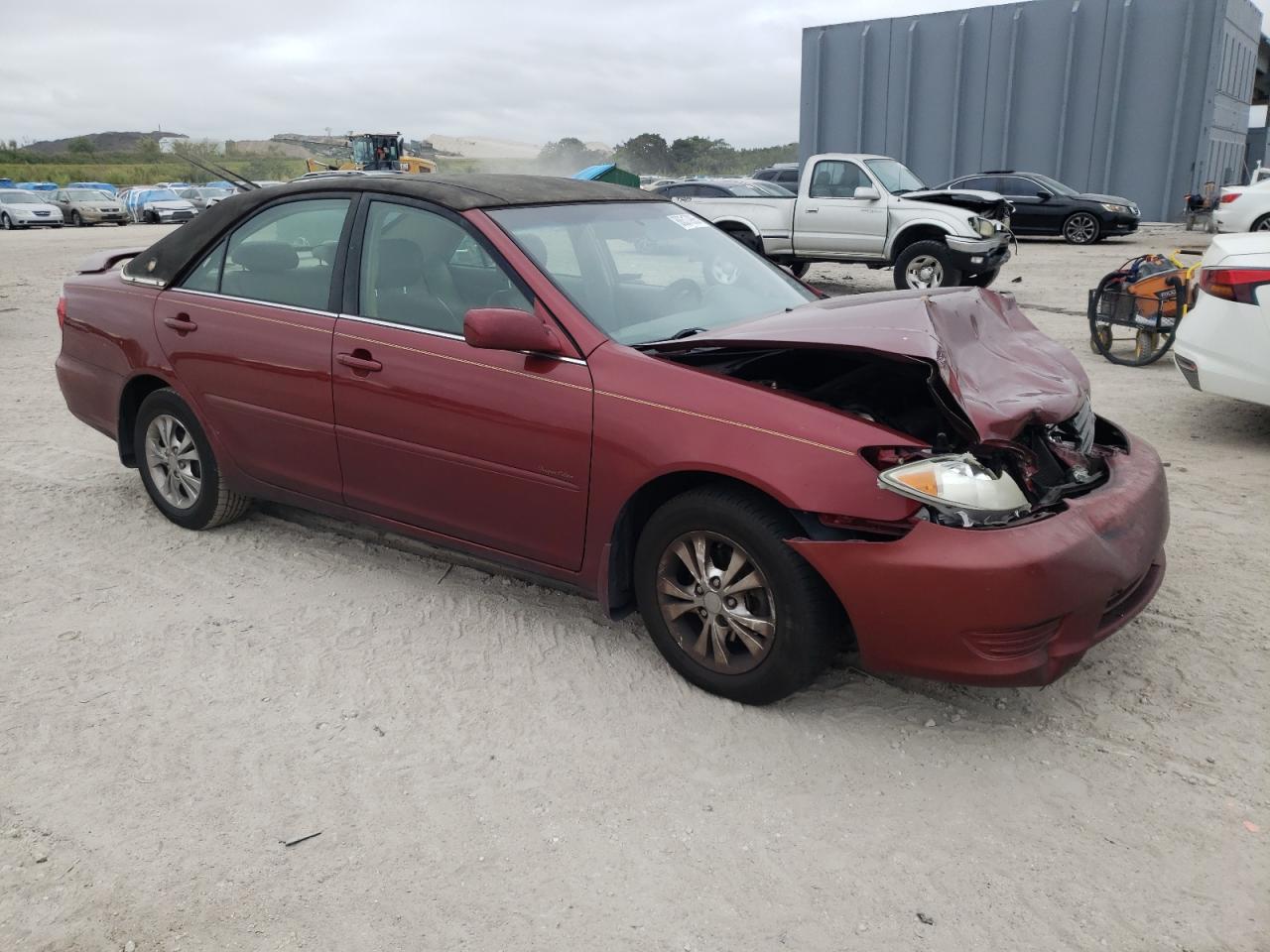 2005 Toyota Camry VIN 4T1BE32K05U013174 Copart auction photo, front end / minor dent/scratches damage thumbnail 4