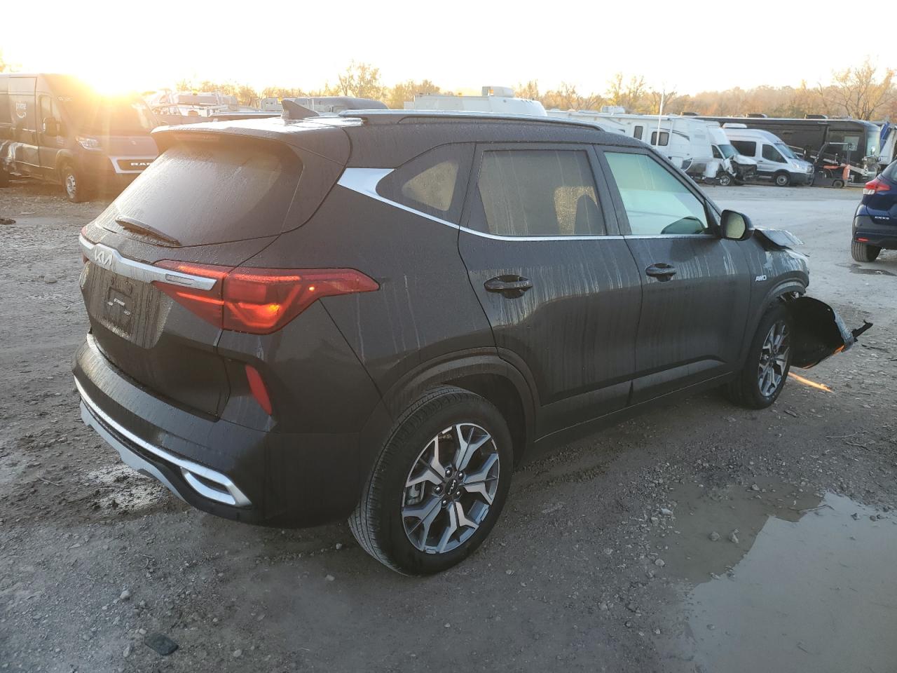 2023 KIA Seltos VIN KNDERCAA9P7467374 Copart auction photo, front end damage thumbnail 3