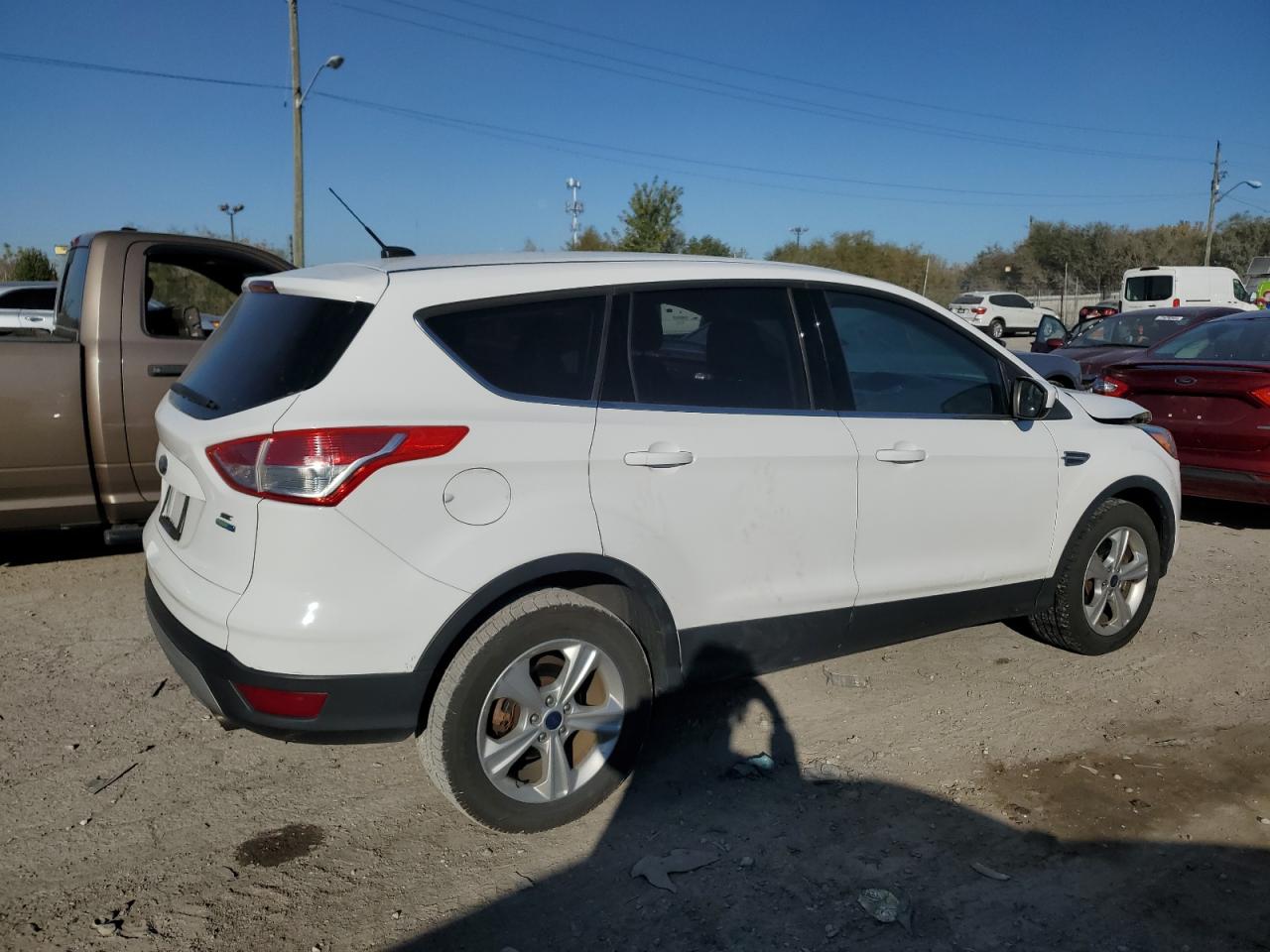 2016 Ford Escape VIN 1FMCU9GX4GUB45467 Copart auction photo, front end / minor dent/scratches damage thumbnail 3