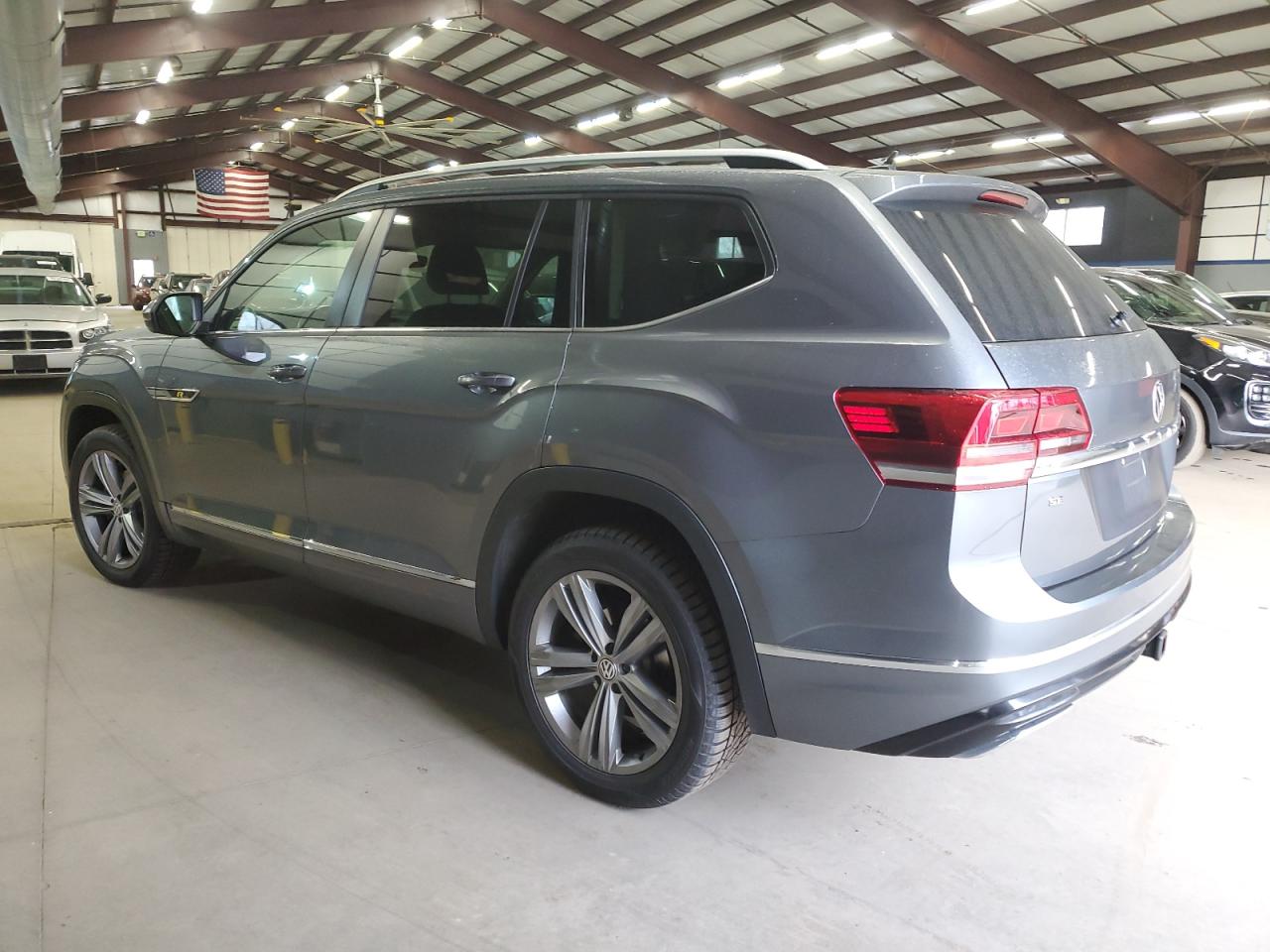 2018 Volkswagen Atlas VIN 1V2PR2CA0JC584208 Copart auction photo, front end / minor dent/scratches damage thumbnail 2