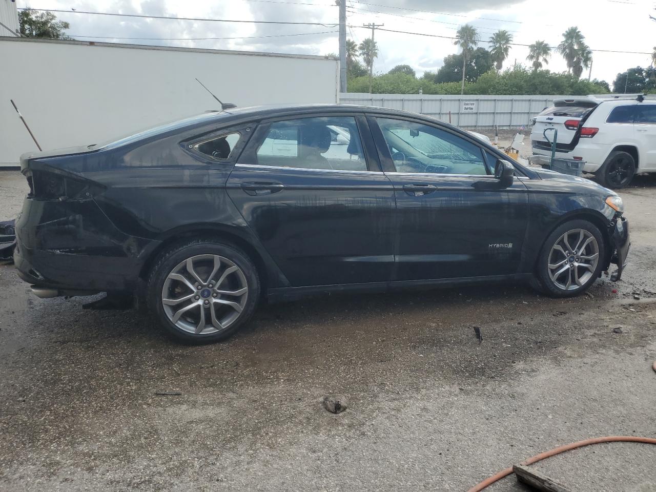 2017 Ford Fusion VIN 3FA6P0LU4HR387092 Copart auction photo, front end / rear end damage thumbnail 3