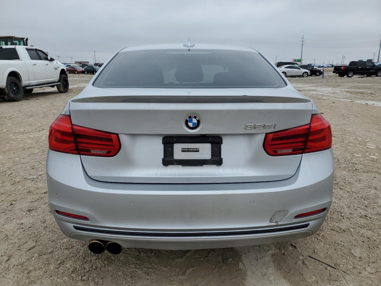 2016 BMW 3er VIN WBA8E9G55GNU29218 Copart auction photo, front end damage thumbnail 6