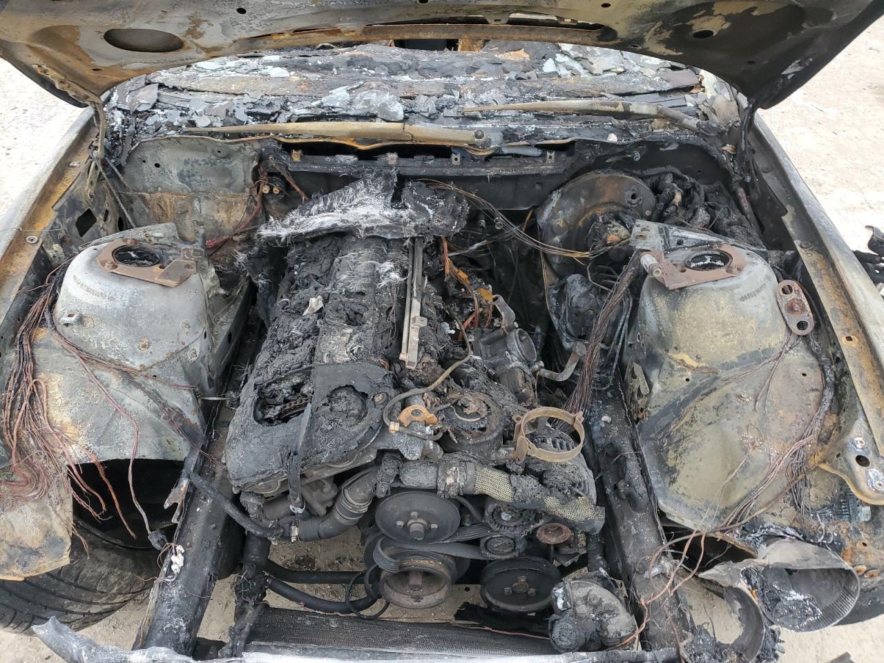 1999 BMW 3er VIN WBAAM533XXKG07081 Copart auction photo, burn damage thumbnail 11