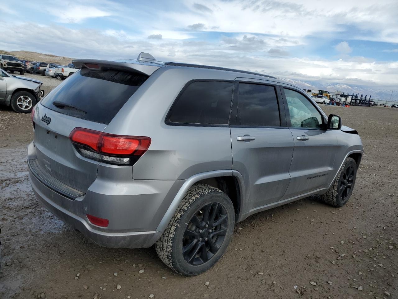 2018 Jeep Grand Cherokee VIN 1C4RJFAG9JC256835 Copart auction photo, front end damage thumbnail 3