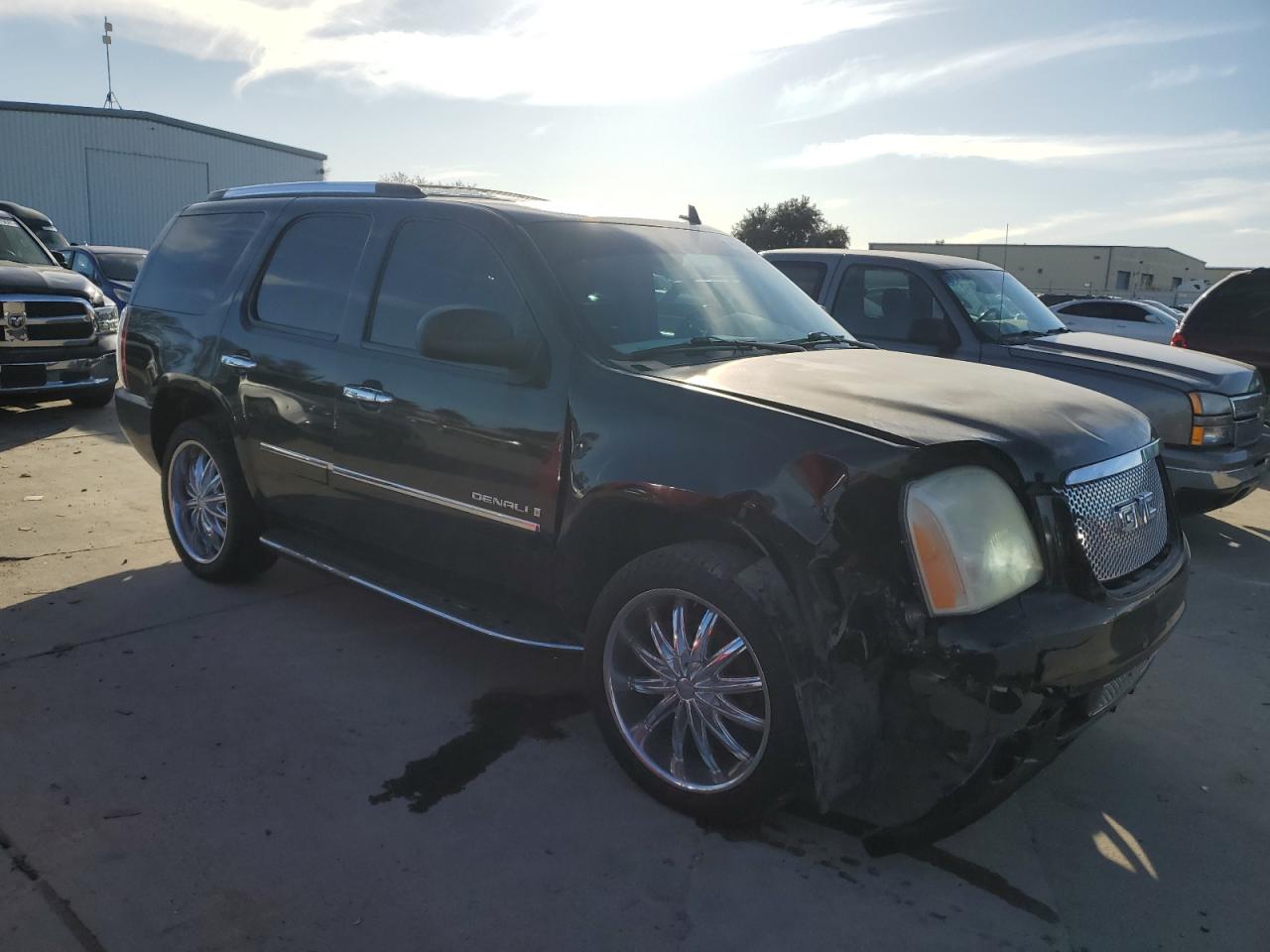 2009 GMC Yukon VIN 1GKFK03209R232273 Copart auction photo, front end damage thumbnail 4