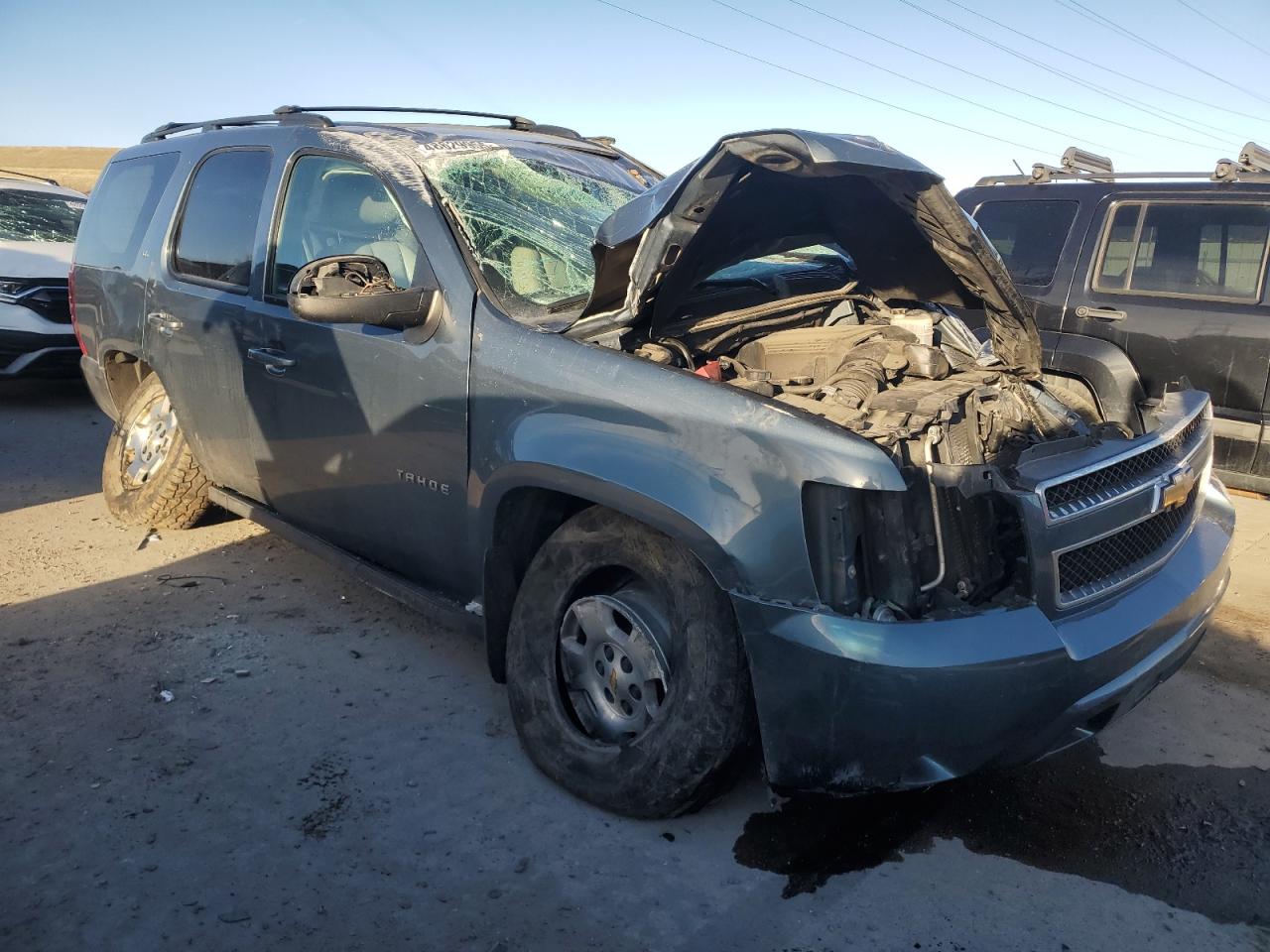 2010 Chevrolet Tahoe VIN 1GNUKBE08AR175617 Copart auction photo, rollover damage thumbnail 4