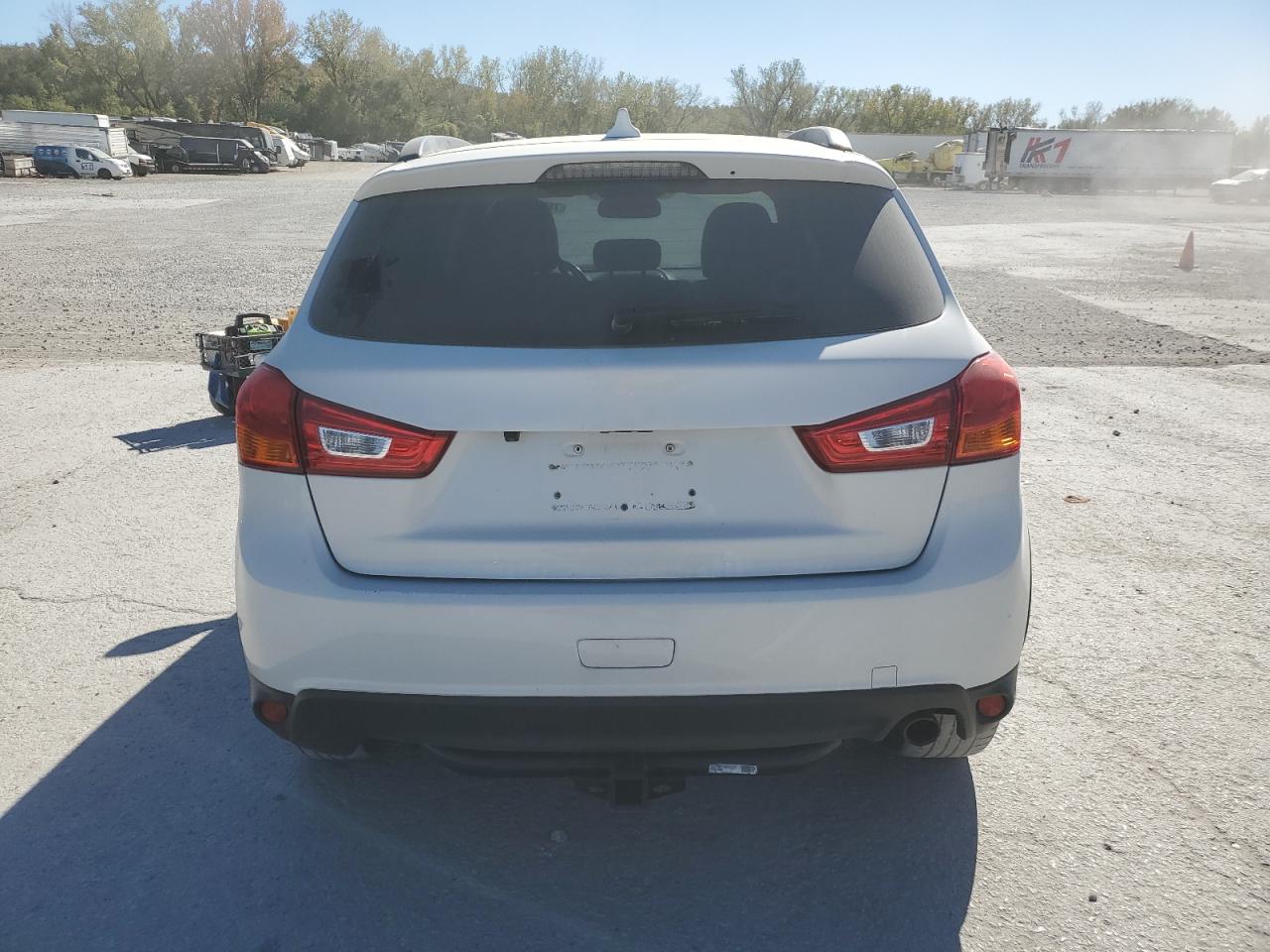 2017 Mitsubishi Outlander VIN JA4AR4AWXHZ047705 Copart auction photo, normal wear / mechanical damage thumbnail 6