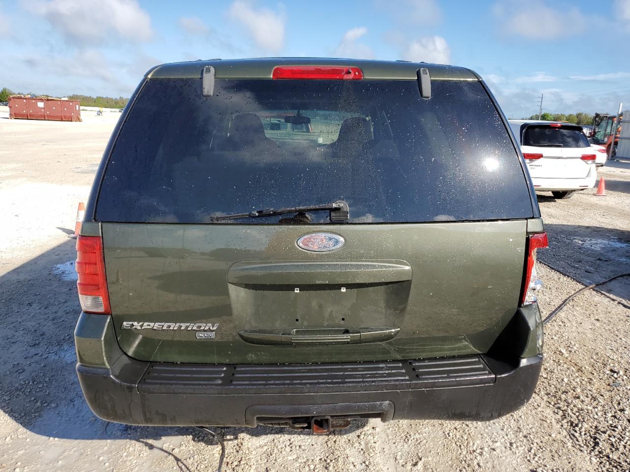 2004 Ford Expedition VIN 1FMEU15W44LA49828 Copart auction photo, rear end / minor dent/scratches damage thumbnail 6