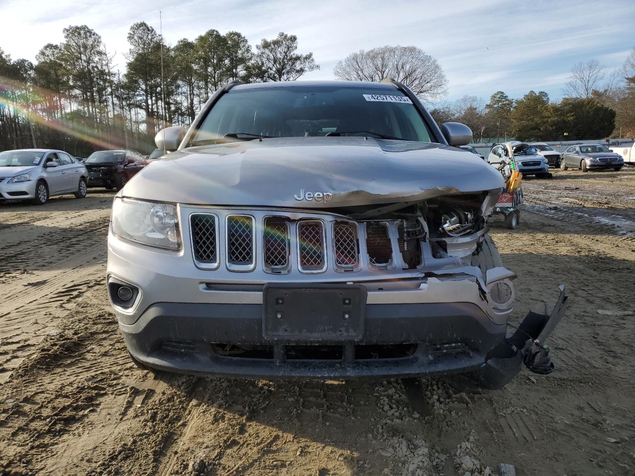 2015 Jeep Compass VIN 1C4NJDEB9FD427442 Copart auction photo, front end / minor dent/scratches damage thumbnail 5
