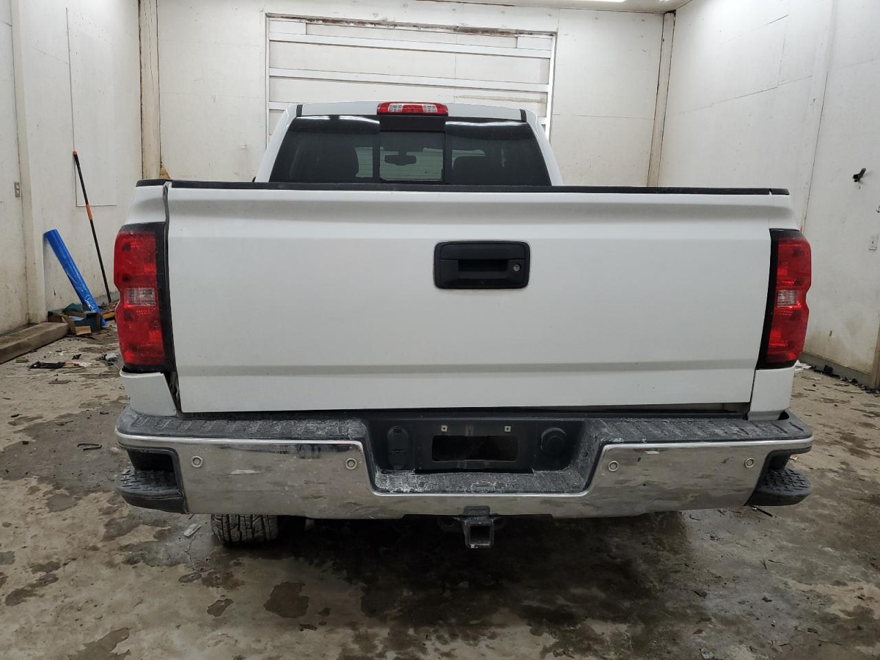 2017 Chevrolet Silverado VIN 1GCRCREH7HZ127630 Copart auction photo, side / rear end damage thumbnail 6