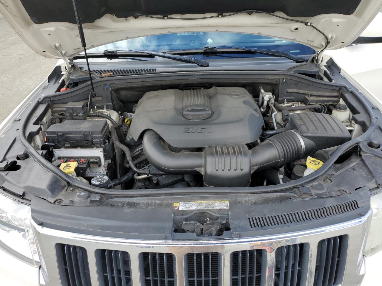 2011 Jeep Grand Cherokee VIN 1J4RS4GG4BC537381 Copart auction photo, rear end / undercarriage damage thumbnail 11