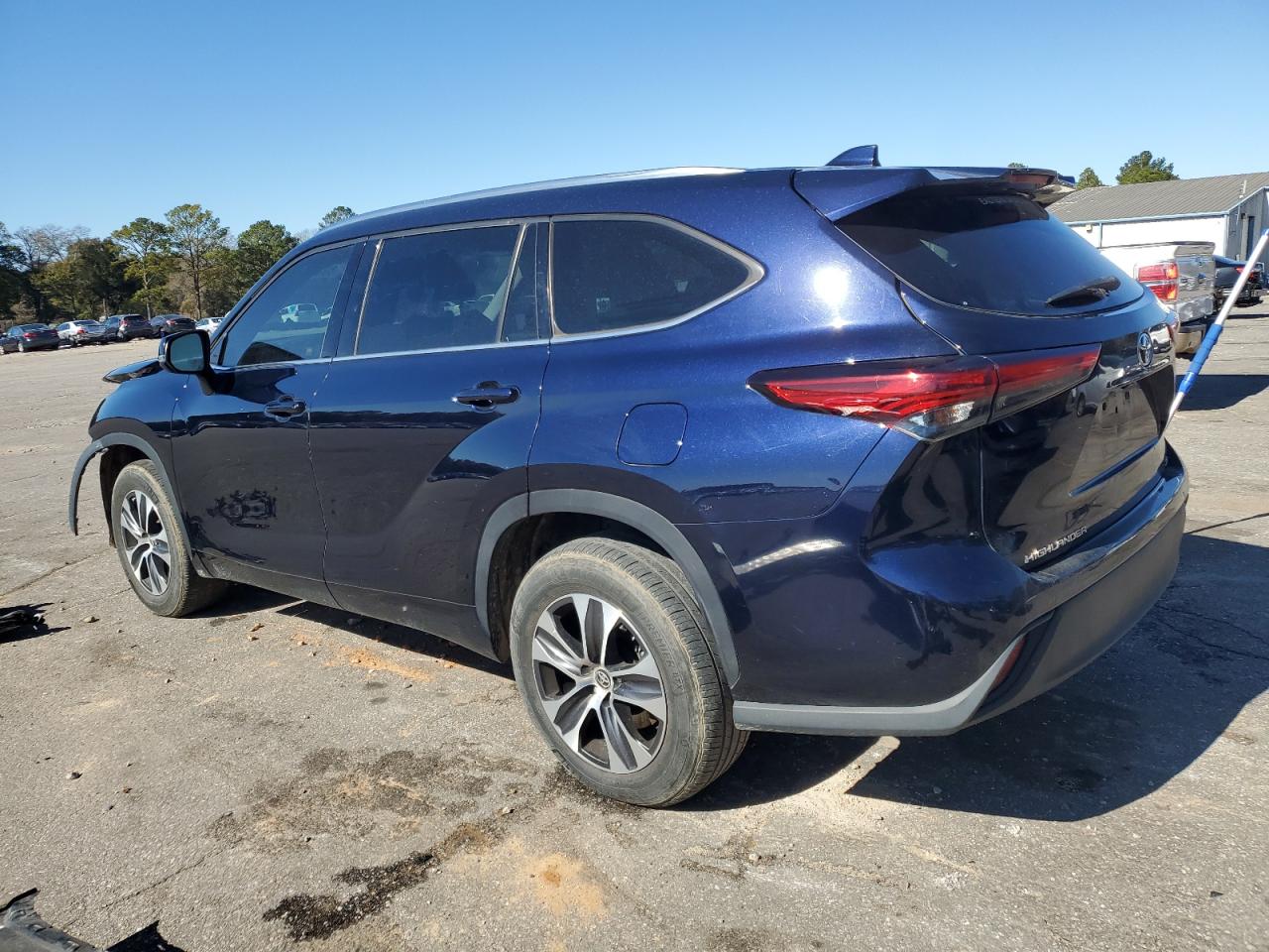 2020 Toyota Highlander VIN 5TDGZRAH3LS512950 Copart auction photo, front end / side damage thumbnail 2