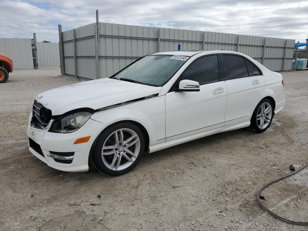 2014 Mercedes-Benz C-klasse VIN WDDGF4HB9ER311591