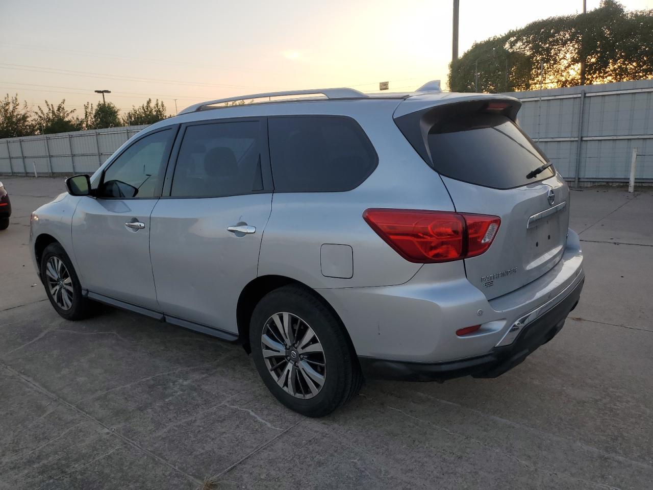 2020 Nissan Pathfinder VIN 5N1DR2BN2LC599462 Copart auction photo, hail damage thumbnail 2