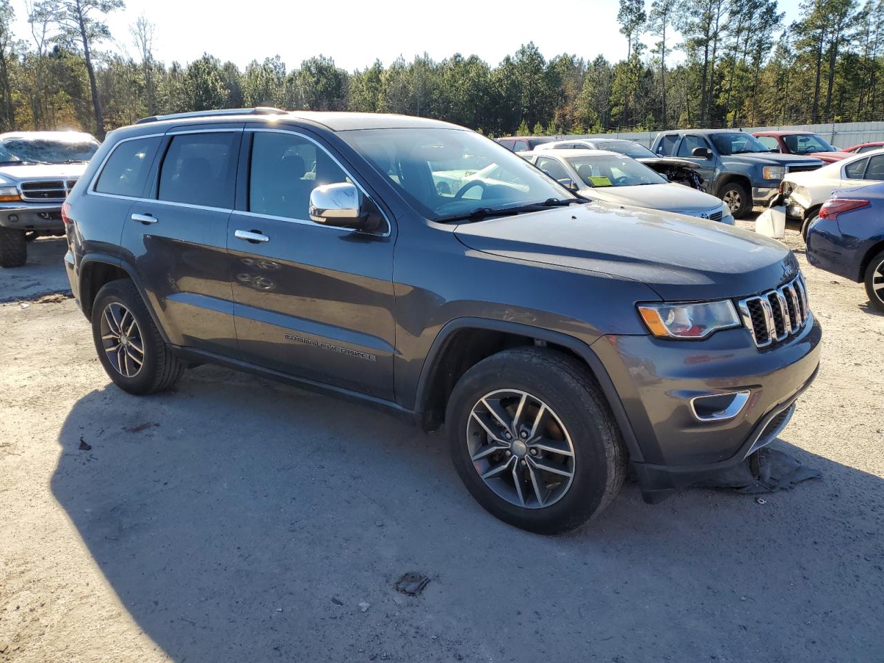 2017 Jeep Grand Cherokee VIN 1C4RJEBG9HC626569 Copart auction photo, front end / minor dent/scratches damage thumbnail 4
