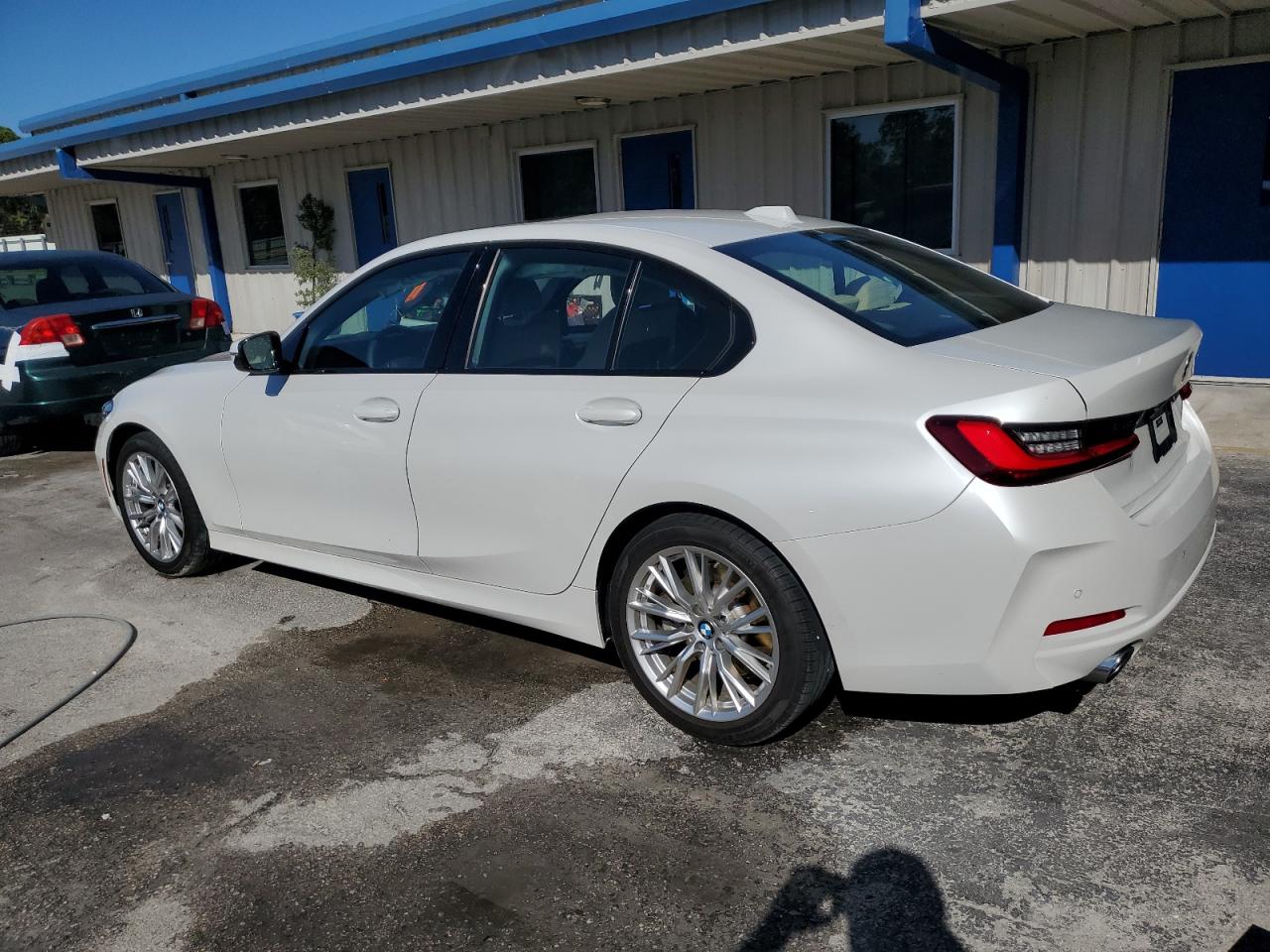 2023 BMW 3er VIN 3MW69FF09P8D54364 Copart auction photo, side / minor dent/scratches damage thumbnail 2