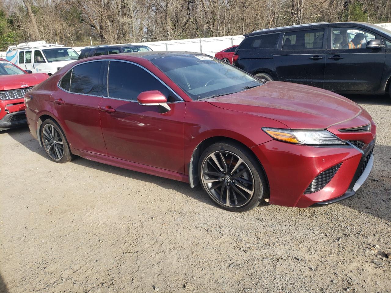 2018 Toyota Camry VIN 4T1B61HK7JU641557 Copart auction photo, vandalism damage thumbnail 4