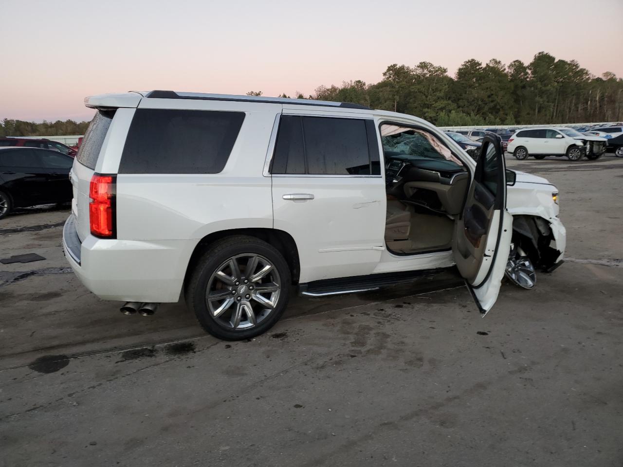 2018 Chevrolet Tahoe VIN 1GNSKCKCXJR262625 Copart auction photo, front end / side damage thumbnail 3
