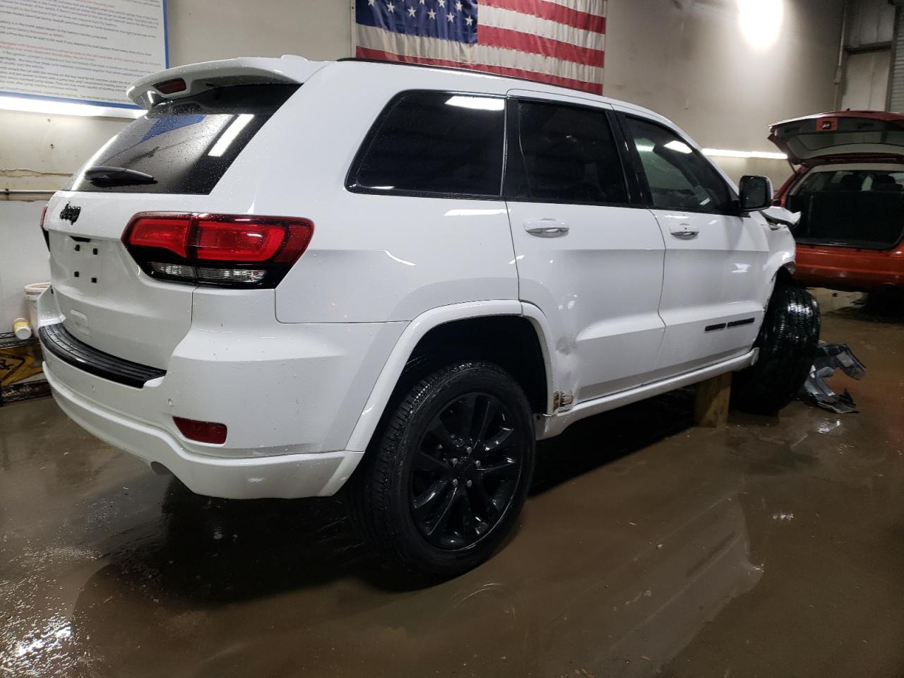 2018 Jeep Grand Cherokee VIN 1C4RJFAG1JC124233 Copart auction photo, front end / side damage thumbnail 3