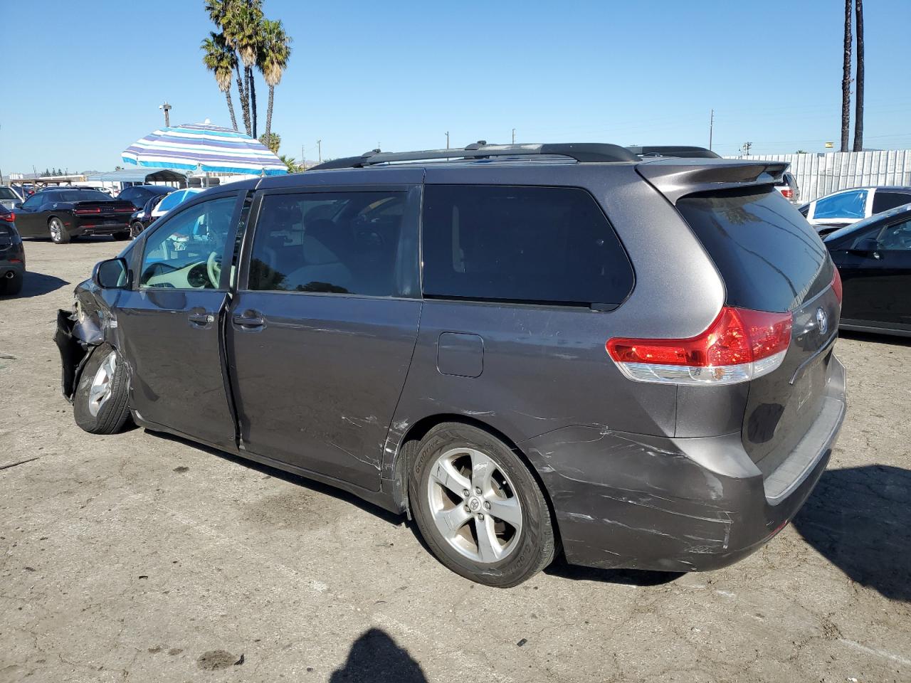 2011 Toyota Sienna VIN 5TDKK3DC5BS023685 Copart auction photo, front end / minor dent/scratches damage thumbnail 2