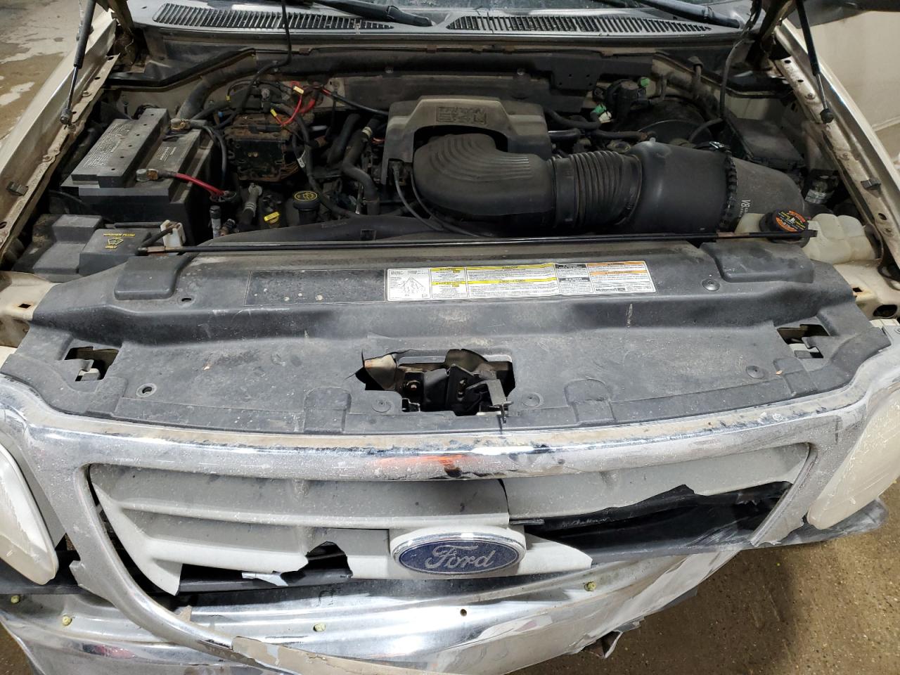 2001 Ford F-150 VIN 1FTRW07L81KD59950 Copart auction photo, front end damage thumbnail 12