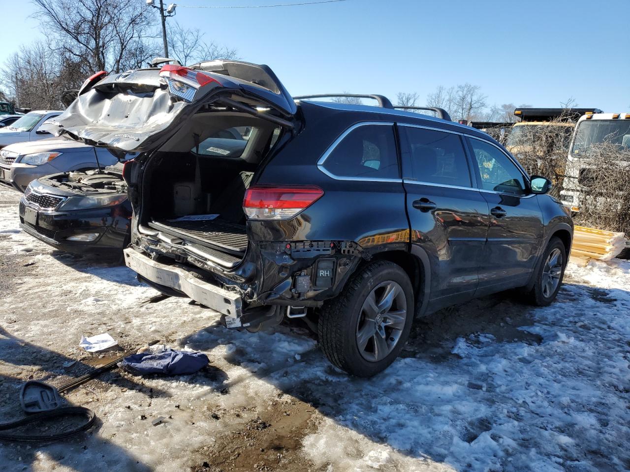 2018 Toyota Highlander VIN 5TDDZRFH0JS804838 Copart auction photo, rear end damage thumbnail 3