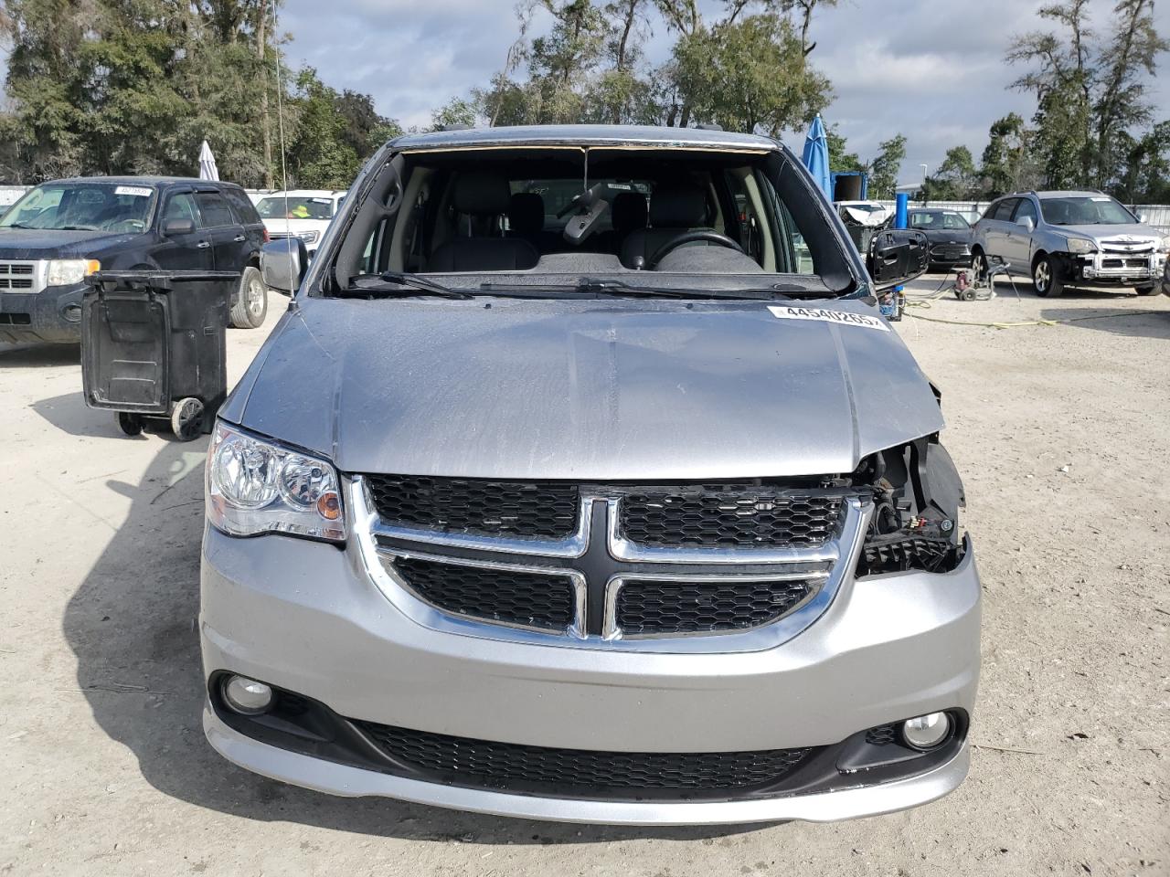 2019 Dodge Caravan VIN 2C4RDGCG0KR773475 Copart auction photo, front end damage thumbnail 5