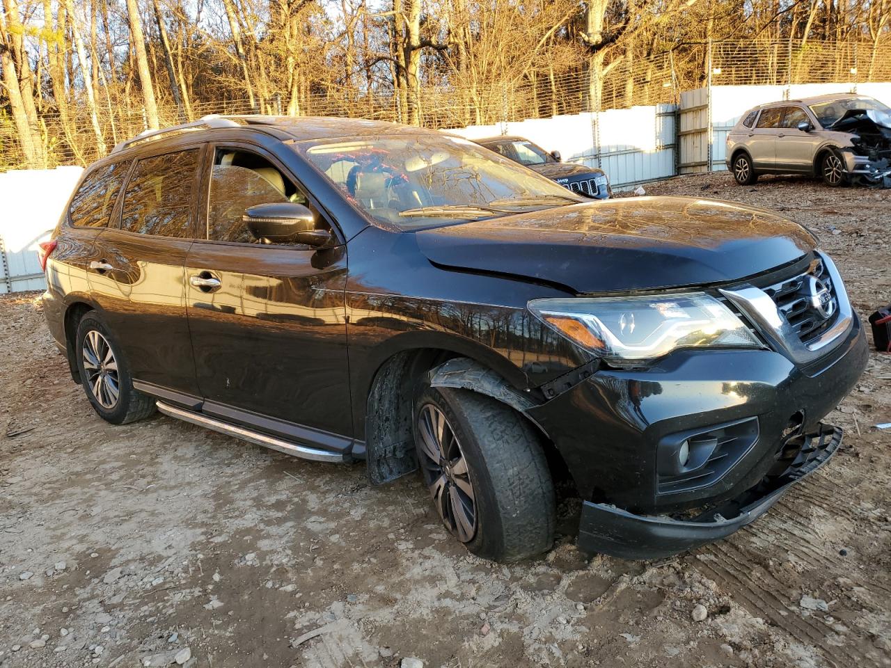 2017 Nissan Pathfinder VIN 5N1DR2MN1HC660594 Copart auction photo, front end damage thumbnail 4