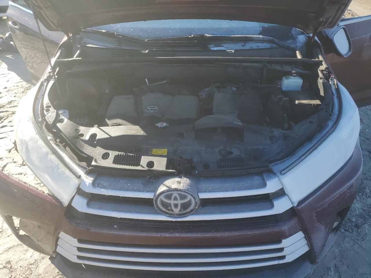 2019 Toyota Highlander VIN 5TDKZRFH7KS323896 Copart auction photo, front end / side damage thumbnail 14